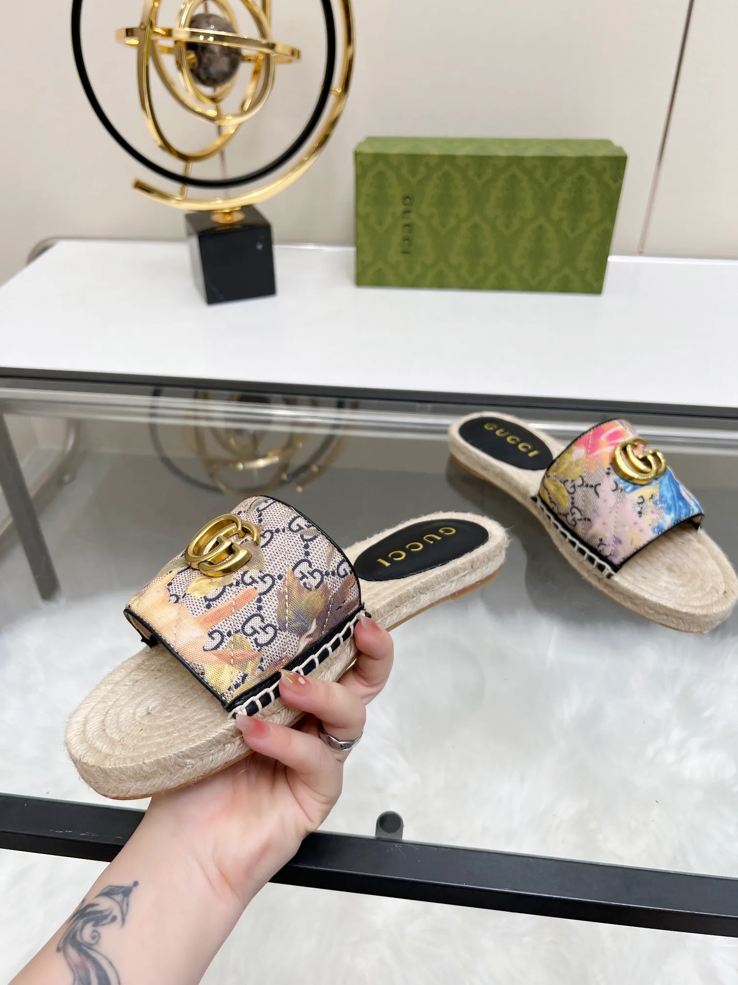 👟👟Ex-factory price 320👟👟 Gucci slippers fisherman shoes new color Injection molded one-piece straw bottom, high-end quality Fabric: Double G imported fabric Lining: sheepskin lining Code number: 35~42 Fabric styles include apricot, floral, pink, black, blue, burgundy, champagne, green, orange, cyan, starry sky, more than 30 colors to choose from, many colors to be updated in the future ,,,,,,,,